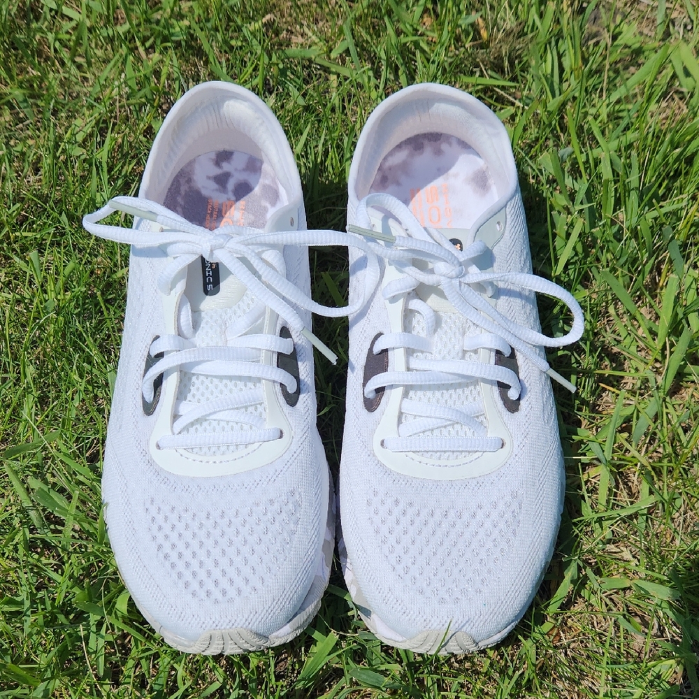 Under Armour HOVR Sonic 5 Sports Shoes, Size 9, White & Camo/Light Orange Soles